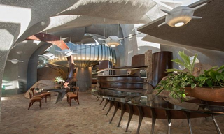 Illustration for article titled Desert house looks like Mars outpost outside and Game of Thrones inside